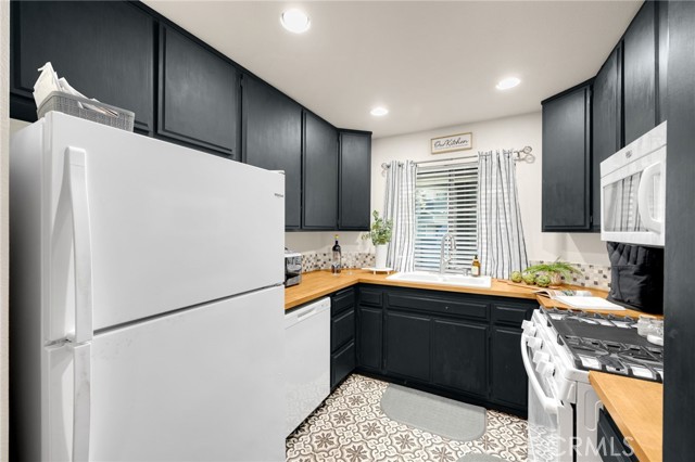 Detail Gallery Image 8 of 25 For 7304 Quill Dr. #182,  Downey,  CA 90242 - 2 Beds | 2 Baths