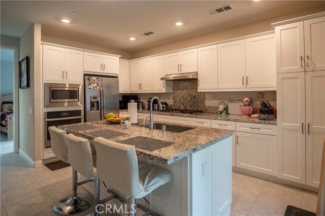 Detail Gallery Image 12 of 31 For 20525 Martingale, Saugus,  CA 91350 - 3 Beds | 3 Baths