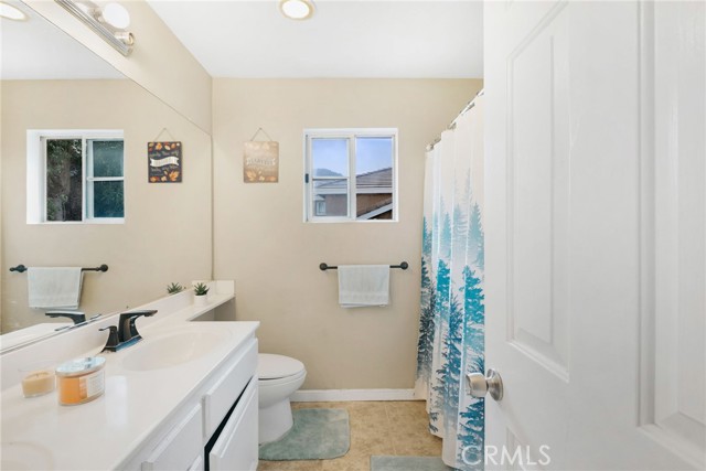 Detail Gallery Image 17 of 42 For 29113 Shorecliff Dr, Lake Elsinore,  CA 92530 - 4 Beds | 2/1 Baths