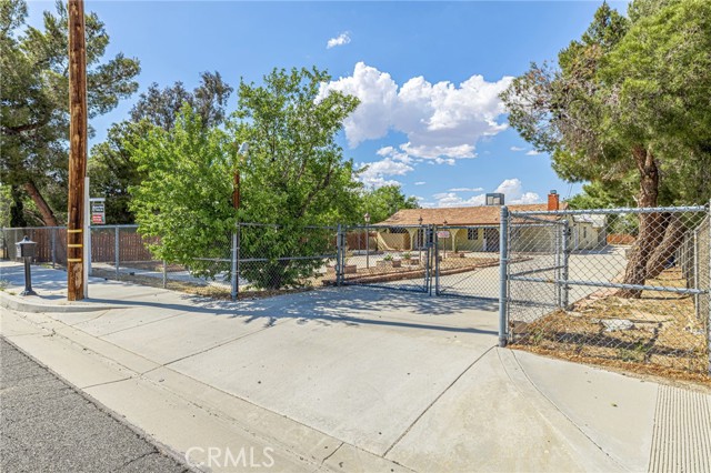 3149 E S Avenue, Palmdale CA: https://media.crmls.org/medias/c6648319-0784-46a6-adf6-42554f72c25b.jpg