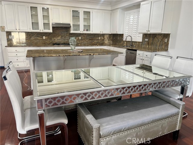 Detail Gallery Image 2 of 34 For 14126 Bay Cir, Corona,  CA 92880 - 6 Beds | 3/1 Baths