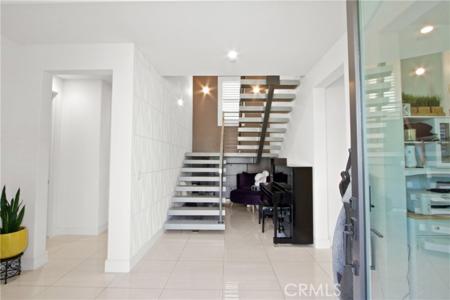 208 Ocean Place, Seal Beach CA: https://media.crmls.org/medias/c6675004-771e-43d0-b0a3-ed48985227b3.jpg