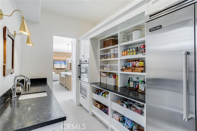 Detail Gallery Image 13 of 45 For 526 Riverside Ave, Newport Beach,  CA 92663 - 5 Beds | 6/1 Baths