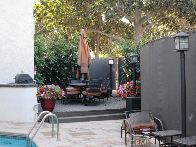 Detail Gallery Image 12 of 14 For 222 N Rose #207,  Burbank,  CA 91505 - 2 Beds | 2 Baths