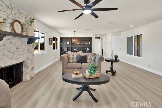 Detail Gallery Image 5 of 31 For 20357 Shoshonee Rd, Apple Valley,  CA 92307 - 3 Beds | 2 Baths
