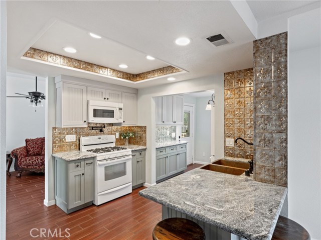 Detail Gallery Image 11 of 39 For 3235 Ashgate Pl, Ontario,  CA 91761 - 4 Beds | 2/1 Baths