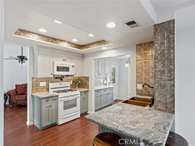 Detail Gallery Image 11 of 39 For 3235 Ashgate Pl, Ontario,  CA 91761 - 4 Beds | 2/1 Baths