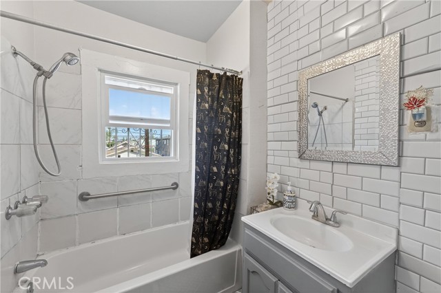 Detail Gallery Image 14 of 25 For 323 W 60th, Los Angeles,  CA 90003 - – Beds | – Baths