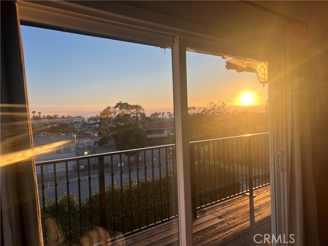 807 El Redondo Avenue, Redondo Beach CA: https://media.crmls.org/medias/c66a9f0e-5950-4f48-bd63-e6662335c56b.jpg