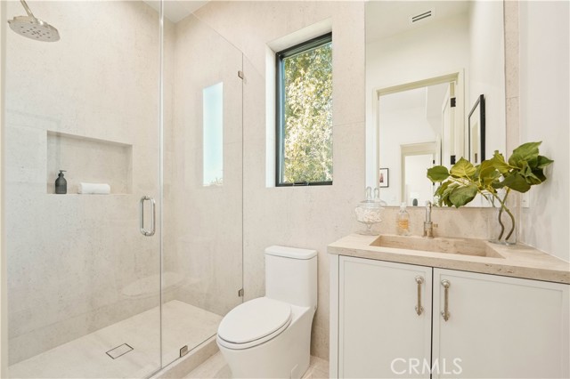 Detail Gallery Image 33 of 56 For 5136 Nagle Ave, Sherman Oaks,  CA 91423 - 6 Beds | 6/2 Baths