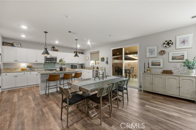 Detail Gallery Image 11 of 58 For 4975 Oak Moss, Fontana,  CA 92336 - 4 Beds | 3 Baths