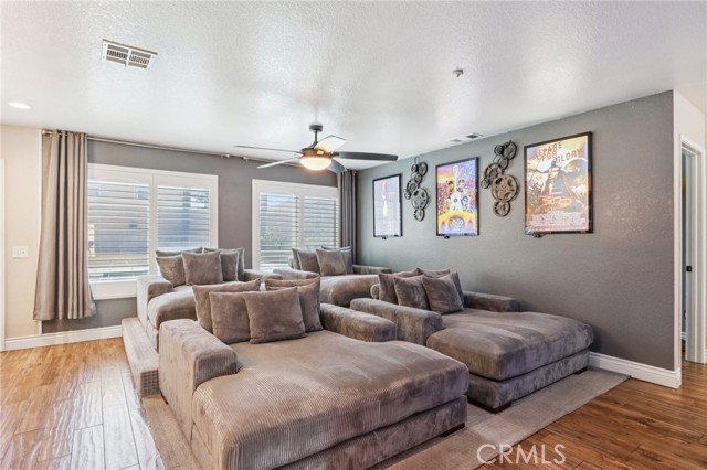 6691 Lindbergh Avenue, Fontana CA: https://media.crmls.org/medias/c66c54a2-412b-435e-9979-16ef0d951571.jpg