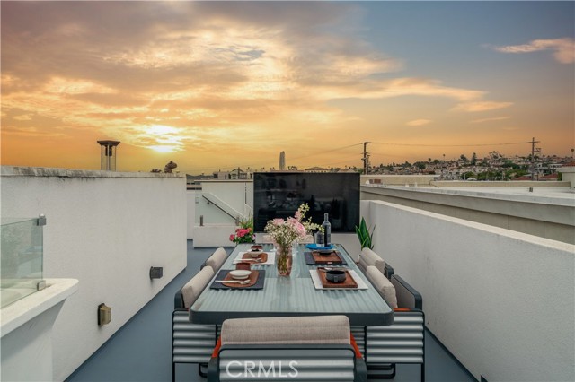 719 1st Place, Hermosa Beach CA: https://media.crmls.org/medias/c66cd37a-3cbf-4adf-8d5d-5f60e7721354.jpg