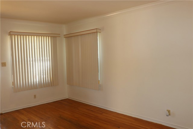 Detail Gallery Image 5 of 18 For 16805 Sherman Way, Lake Balboa,  CA 91406 - – Beds | – Baths