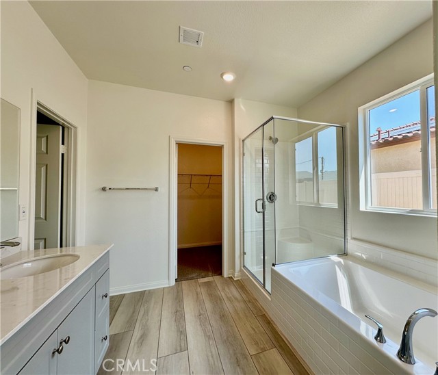 Detail Gallery Image 10 of 19 For 19549 Sunkissed Ridge Dr, Riverside,  CA 92507 - 3 Beds | 2 Baths