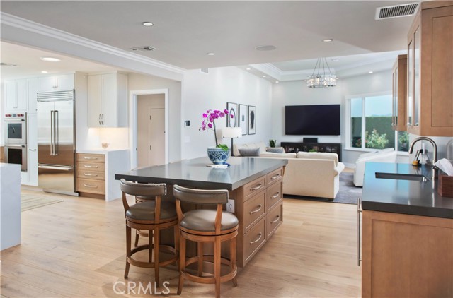 17068 Countess Place, Encino CA: https://media.crmls.org/medias/c66eebca-3f75-4b51-b1a6-3b73d4f7ec5a.jpg