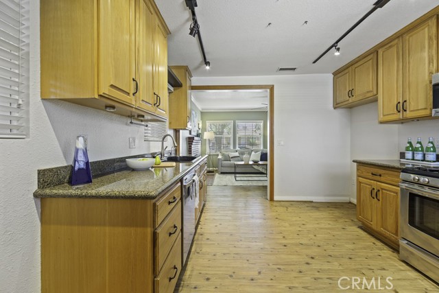 Detail Gallery Image 12 of 44 For 1832 N Brighton, Burbank,  CA 91506 - 2 Beds | 1 Baths