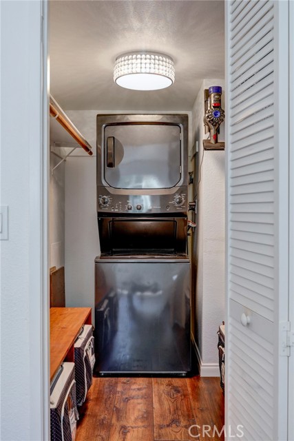 4249 LONGRIDGE Avenue, Studio City CA: https://media.crmls.org/medias/c66f24b1-ea24-45a6-b16d-ebfdd1877257.jpg
