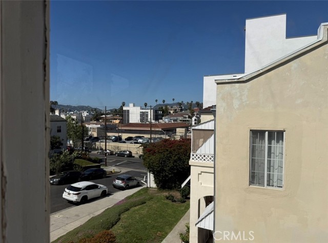 Detail Gallery Image 2 of 9 For 328 N Mariposa, Los Angeles,  CA 90004 - – Beds | – Baths