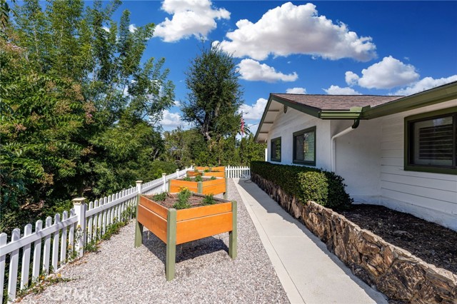 Detail Gallery Image 5 of 71 For 1627 Halsey, Redlands,  CA 92373 - 5 Beds | 3/1 Baths