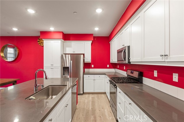 Detail Gallery Image 2 of 21 For 12814 Watt Ln #B,  Sylmar,  CA 91342 - 2 Beds | 2/1 Baths