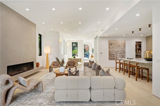 10840 Queensland, Los Angeles CA: https://media.crmls.org/medias/c670291f-226d-4e52-a39d-bb9d23257035.jpg