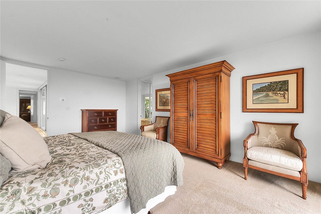 https://media.crmls.org/medias/c670e71f-5da2-49af-88ff-300b6634aa19.jpg?preset=X-Large