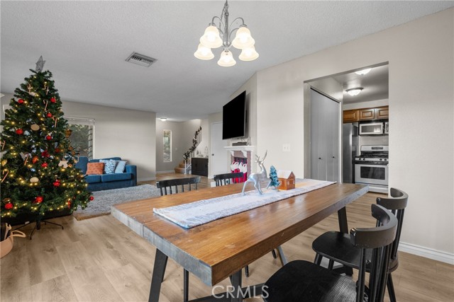 Detail Gallery Image 15 of 43 For 31363 the Old Road, Castaic,  CA 91384 - 3 Beds | 2/1 Baths