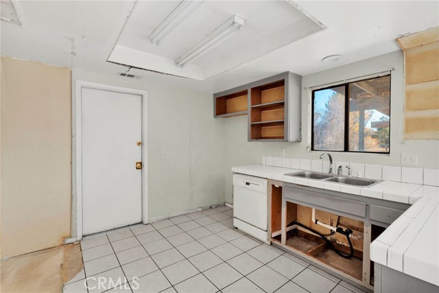 Detail Gallery Image 11 of 22 For 15807 Sitting Bull, Victorville,  CA 92395 - 3 Beds | 2 Baths