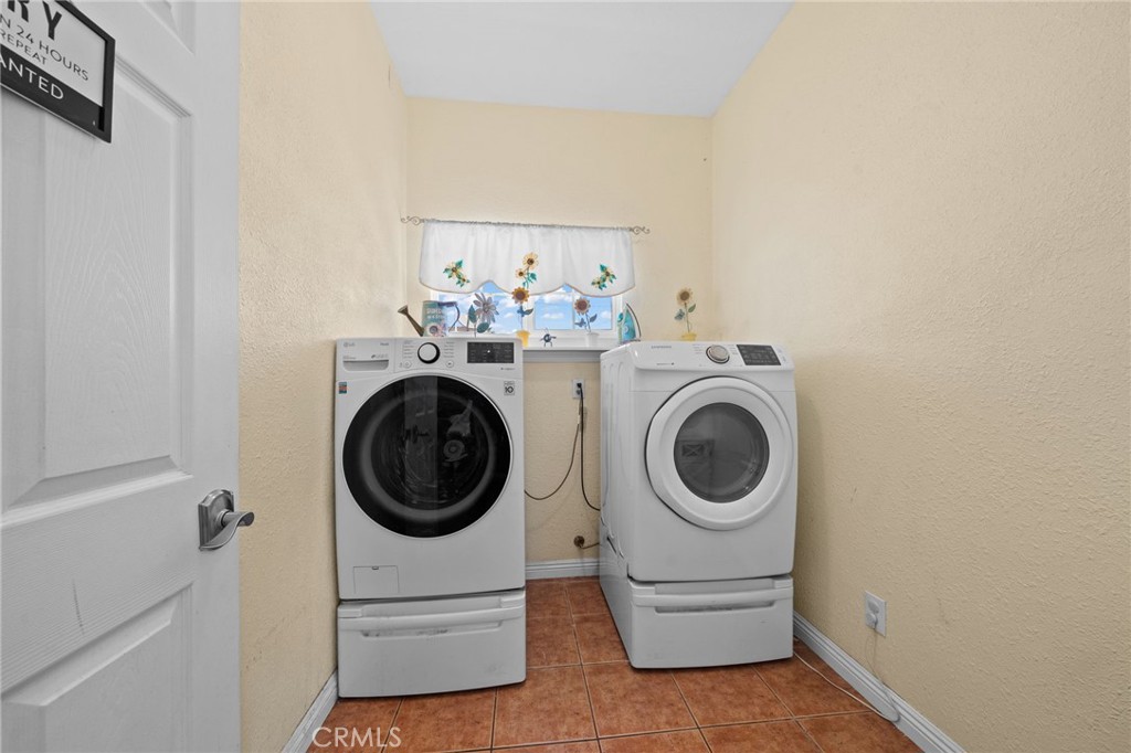 https://media.crmls.org/medias/c672c68a-9796-435e-93ae-920dd2828042.jpg?preset=X-Large