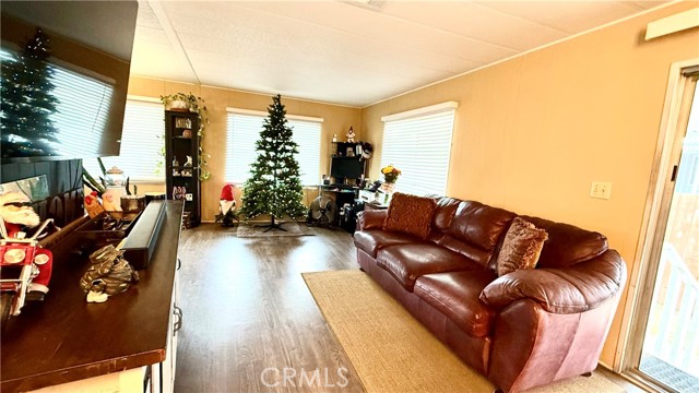 25521 Lincoln Avenue, Hemet CA: https://media.crmls.org/medias/c673742c-598a-4bb6-9012-f3c7ad19162e.jpg