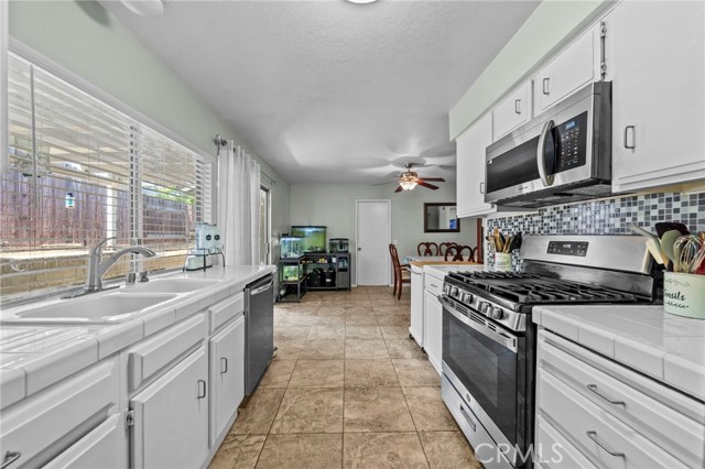 1871 Dawn Ridge Drive, Corona CA: https://media.crmls.org/medias/c673c672-c84d-41bc-b584-d7cbb523116d.jpg