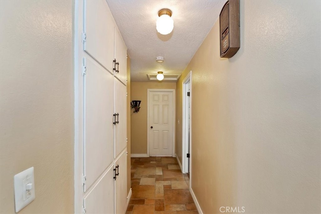 https://media.crmls.org/medias/c67615c8-acce-443b-ba4a-76fc35356bbb.jpg?preset=X-Large