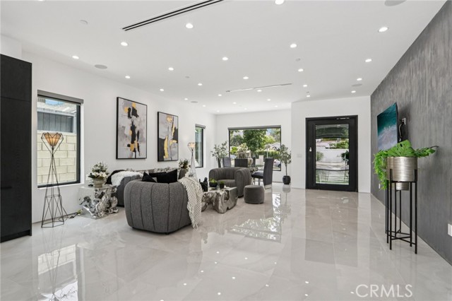 Detail Gallery Image 11 of 61 For 2227 N Lamer St, Burbank,  CA 91504 - 4 Beds | 4/1 Baths