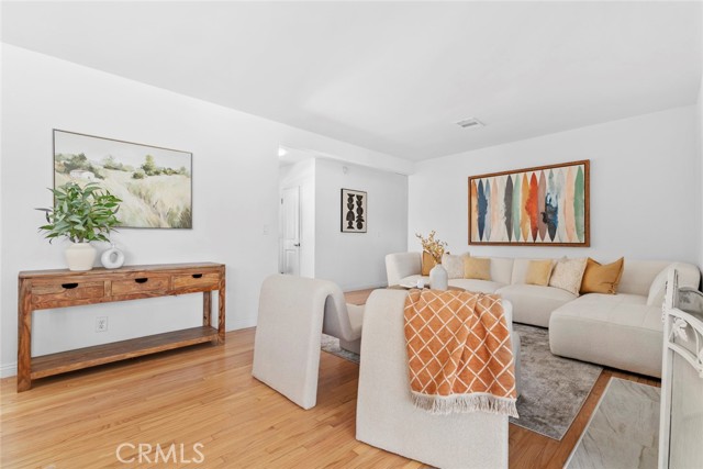 Detail Gallery Image 15 of 68 For 6454 Baird Ave, Reseda,  CA 91335 - 4 Beds | 2/1 Baths