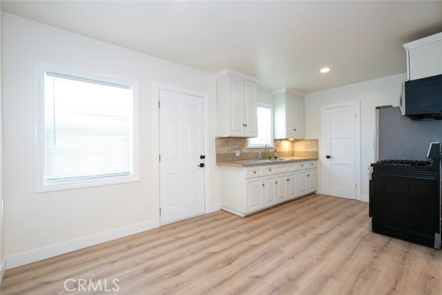 Detail Gallery Image 9 of 30 For 7912 Vineland Ave, Sun Valley,  CA 91352 - 3 Beds | 2 Baths