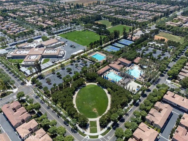 80 Great, Irvine CA: https://media.crmls.org/medias/c678dff8-42a5-45d4-b4e2-01de99c4fea4.jpg