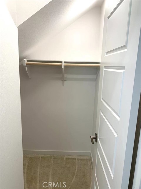 6938 Stonecrop Lane, Fontana CA: https://media.crmls.org/medias/c67921b0-0670-46ba-b05f-d1ac9f2c1c70.jpg