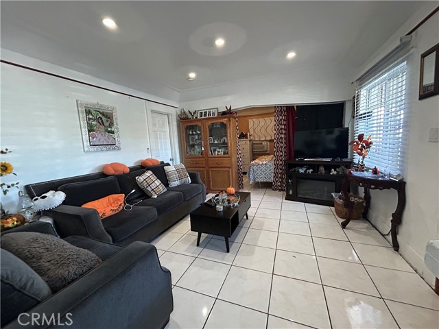 Detail Gallery Image 9 of 44 For 222 W 87th, Los Angeles,  CA 90003 - 3 Beds | 1 Baths