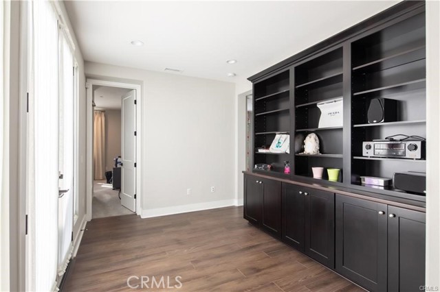 Detail Gallery Image 12 of 28 For 3827 Laurita Ave, Pasadena,  CA 91107 - 5 Beds | 5 Baths