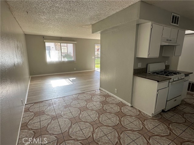 Detail Gallery Image 6 of 20 For 349 N Eucalyptus Ave, Rialto,  CA 92376 - 4 Beds | 2/1 Baths