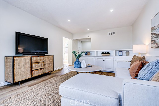 Detail Gallery Image 10 of 41 For 1725 Van Horne Ln, Redondo Beach,  CA 90278 - 4 Beds | 2/1 Baths