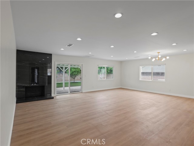Detail Gallery Image 3 of 55 For 18724 Frankfort St, Northridge,  CA 91324 - 4 Beds | 3 Baths