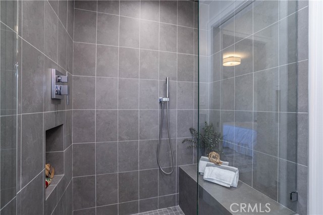 10133 Whitaker Avenue, Granada Hills CA: https://media.crmls.org/medias/c67c5861-efb5-4be1-96fe-7b18f4d14d1b.jpg