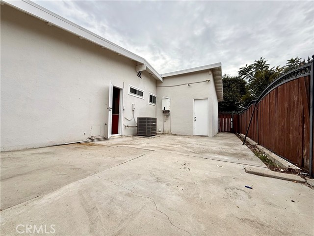 Detail Gallery Image 51 of 73 For 24204 Calvert, Woodland Hills,  CA 91367 - 6 Beds | 3 Baths