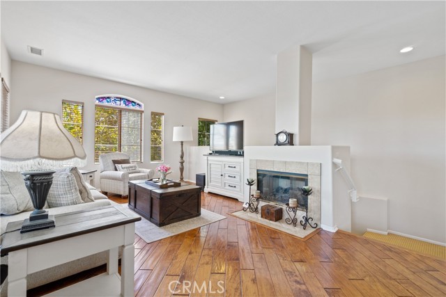 Detail Gallery Image 8 of 40 For 28003 Dickason, Valencia,  CA 91354 - 2 Beds | 2 Baths