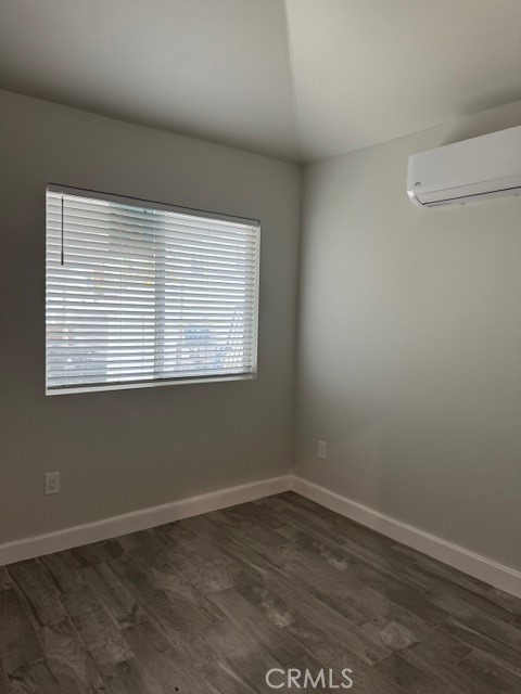 Detail Gallery Image 5 of 7 For 11608 Paso Robles Ave, Granada Hills,  CA 91344 - 1 Beds | 1 Baths