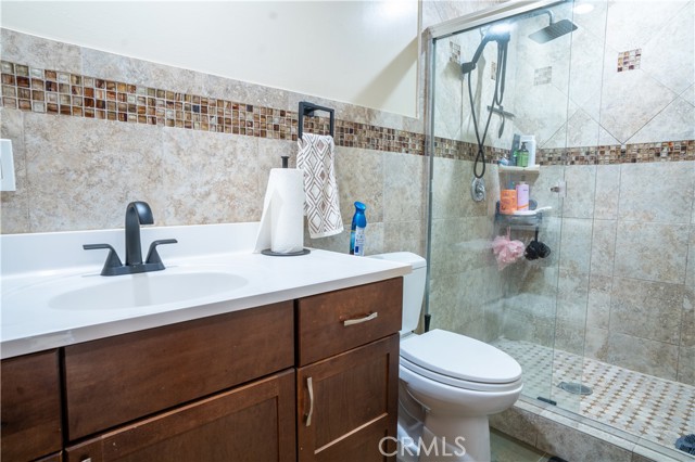 Detail Gallery Image 22 of 38 For 6930 Balcom, Reseda,  CA 91335 - 7 Beds | 6 Baths