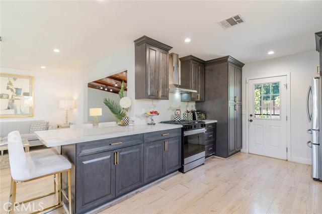 Detail Gallery Image 13 of 34 For 6659 Shirley Ave, Reseda,  CA 91335 - 3 Beds | 2 Baths