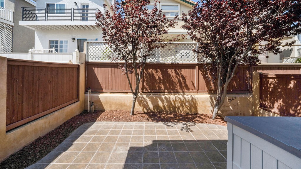 Detail Gallery Image 10 of 27 For 1739 Carlson Ln, Redondo Beach,  CA 90278 - 4 Beds | 2/1 Baths